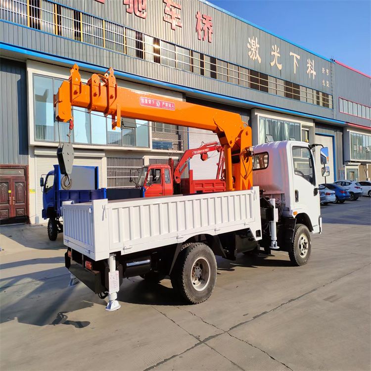 东丽区三轮随车吊定制 农用改装机自备吊中瑞长期出售